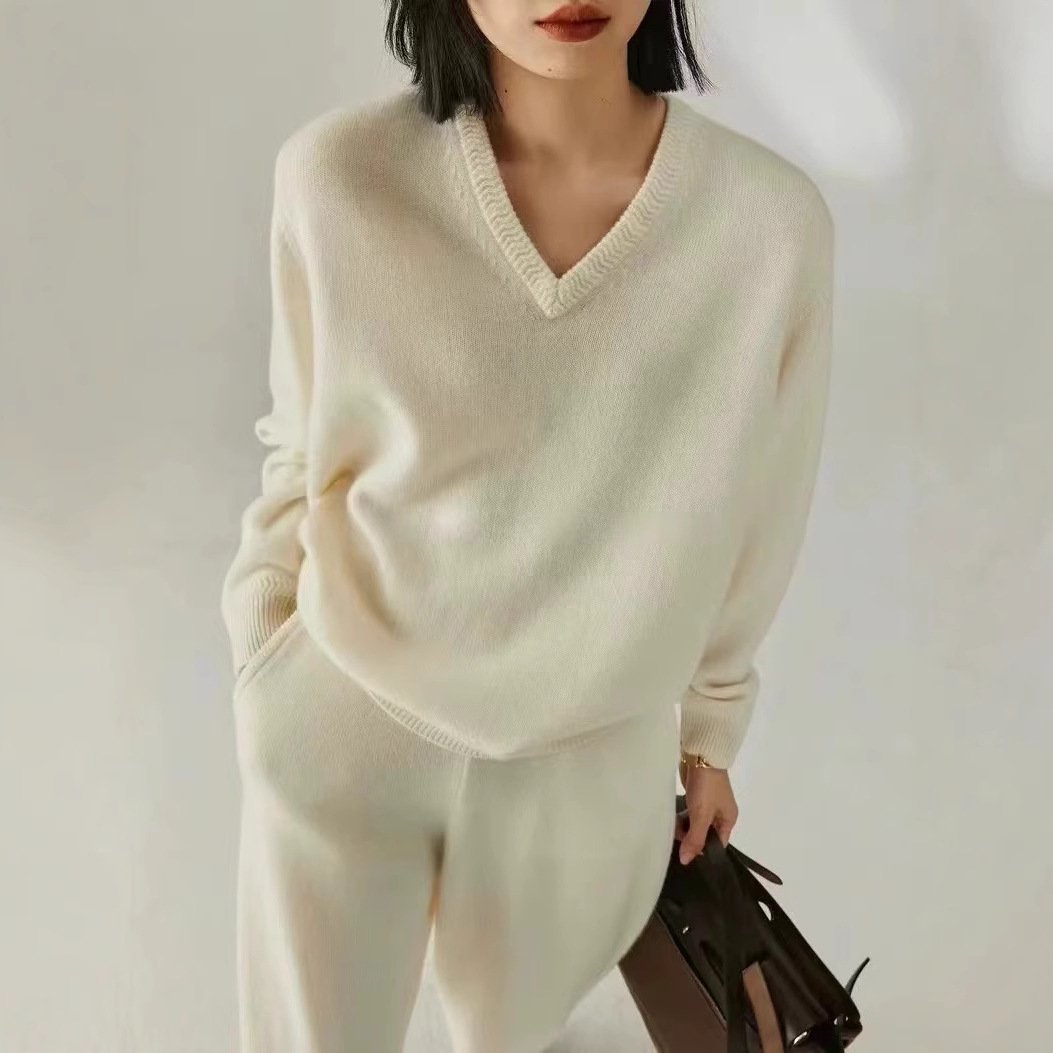 Sweater — Everyday V-Neck — knitwear detail 2