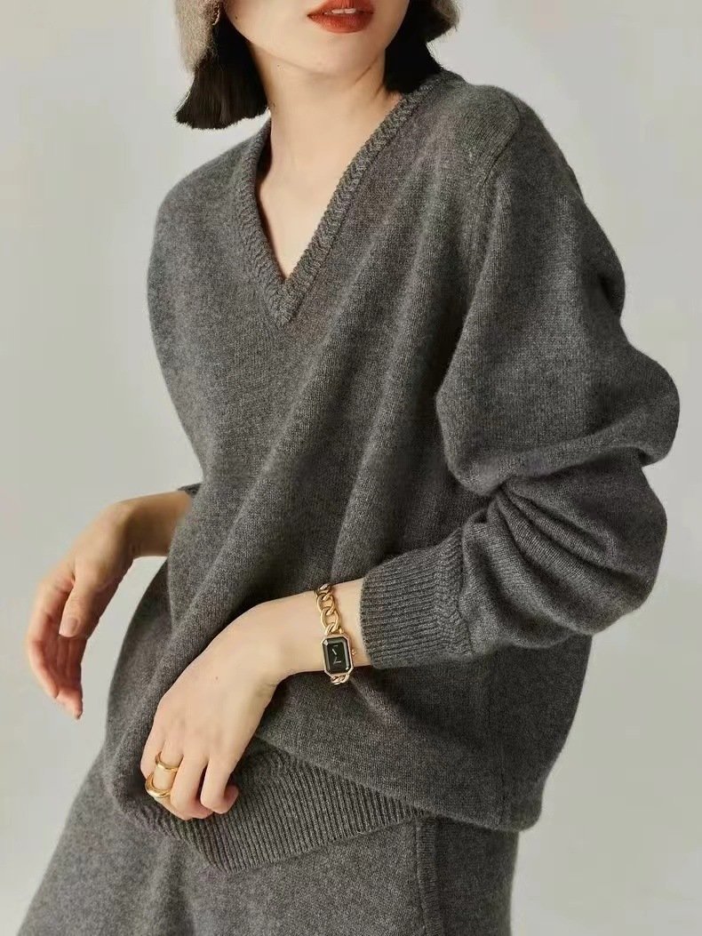 Sweater — Everyday V-Neck — knitwear detail 1