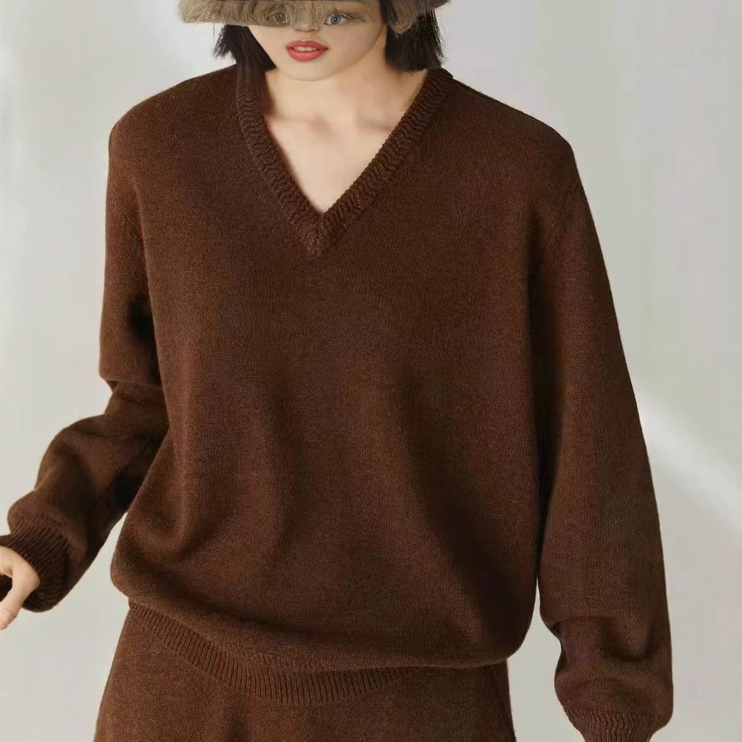 Sweater — Everyday V-Neck — knitwear detail 5