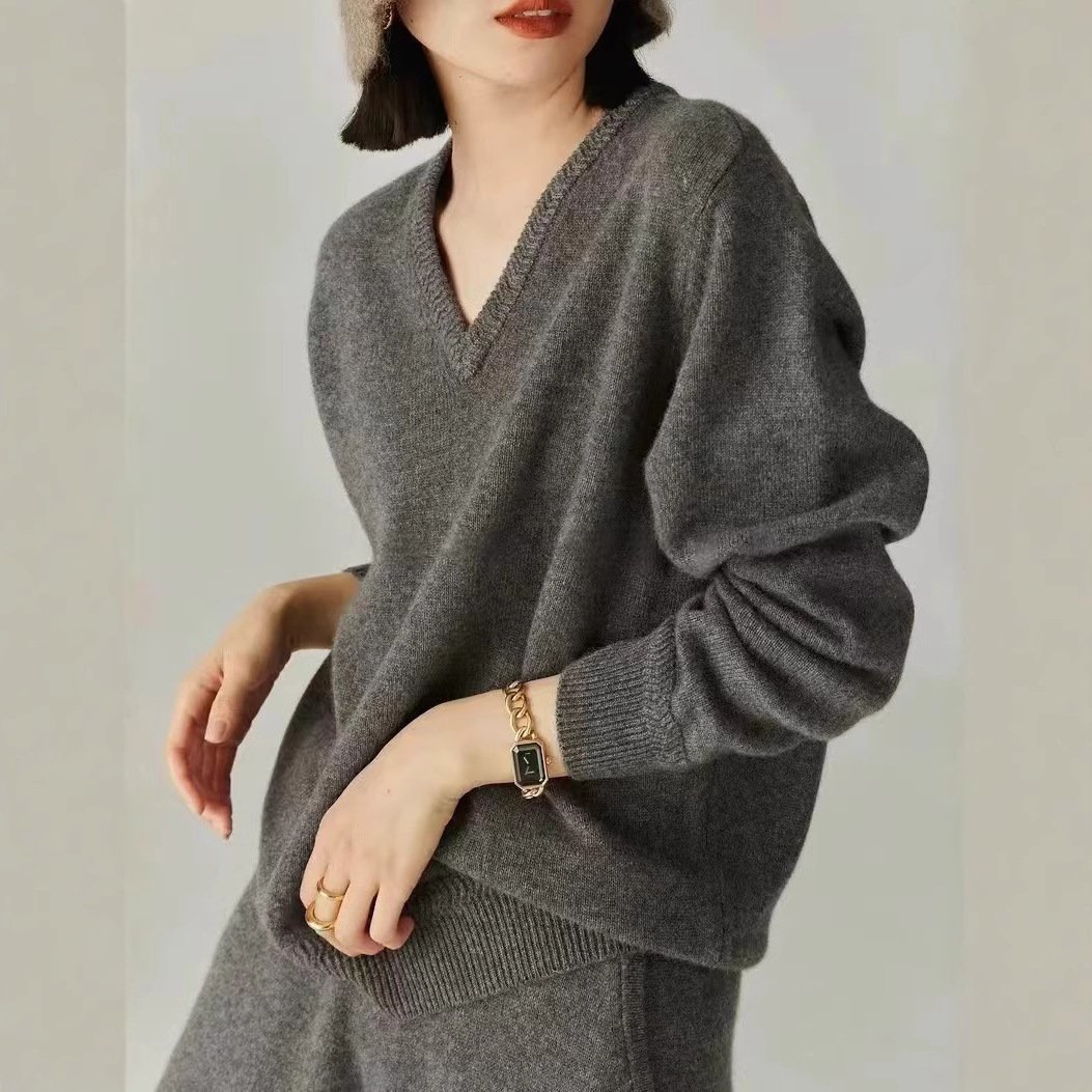 Sweater — Everyday V-Neck — knitwear detail 3